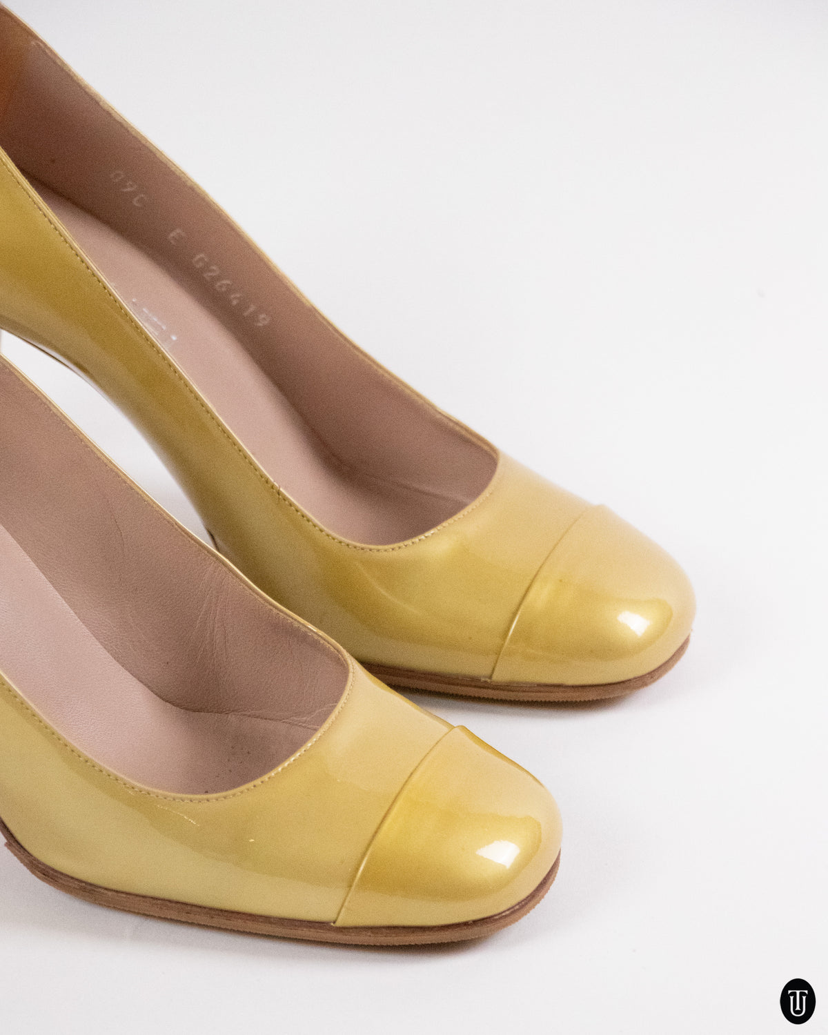 00's Chanel Butter Yellow Patent Leather Heels
