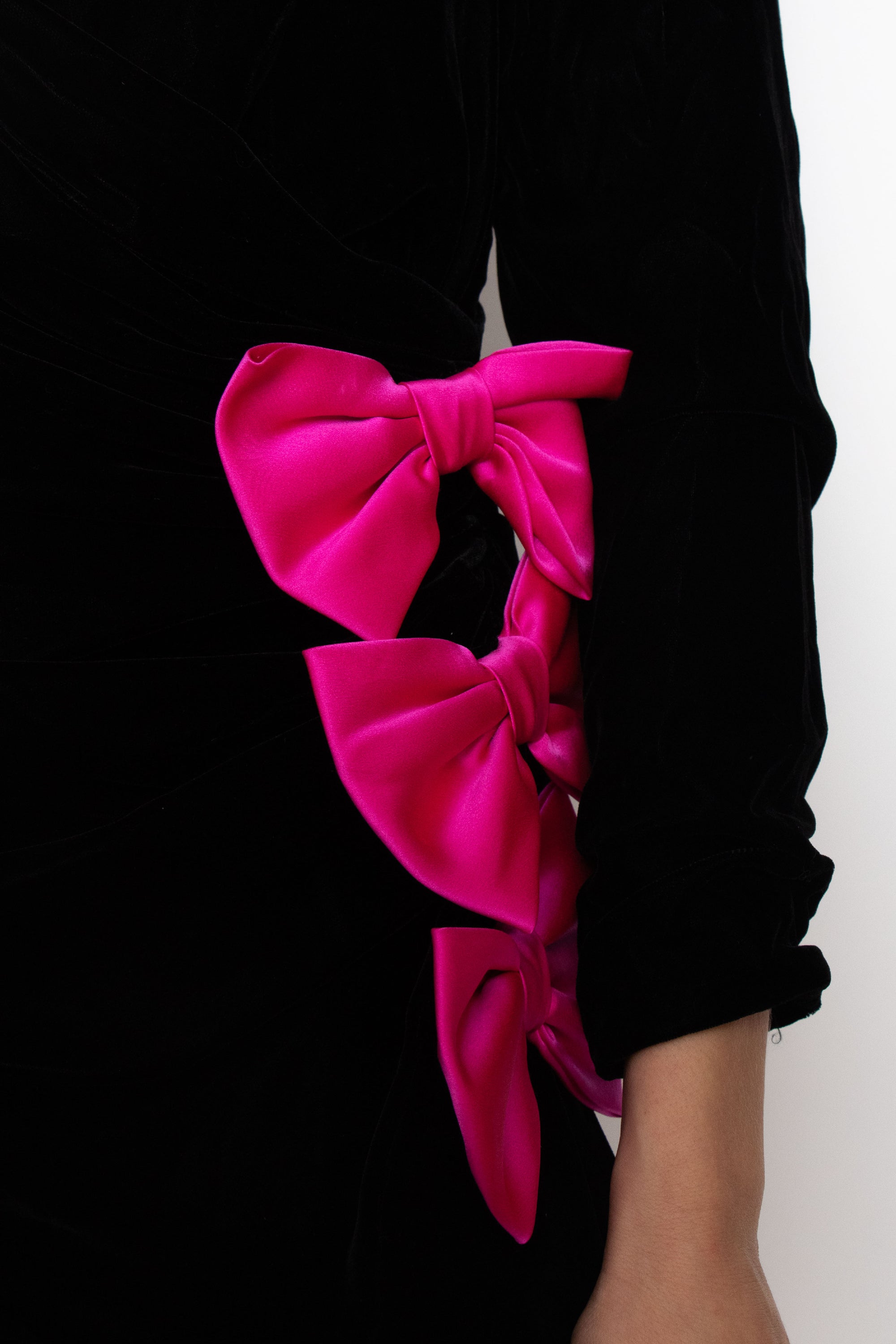 1990s Oscar de la Renta Black Velvet and Pink Bow Cocktail Dress S